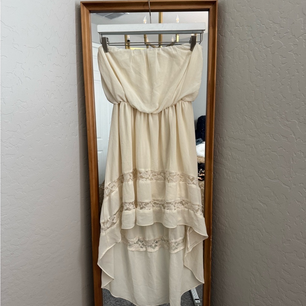 Elegant Cream Strapless Dress with Lace Detail